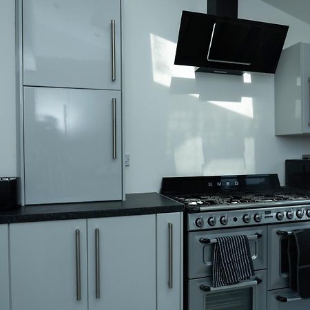 Double Bedroom Near Etihad And Coop Live With Free Parking, Shared Kitchen & Bathroom - Including Free 1-Hour Early Check-In Or Late Check-Out For Bookings Until July مانشستر المظهر الخارجي الصورة